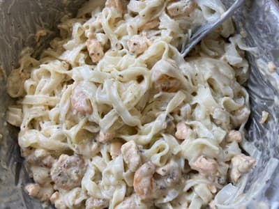 Noodles de arroz con Nata, salmón y gambas Noodles de arroz con Nata, salmón y gambas