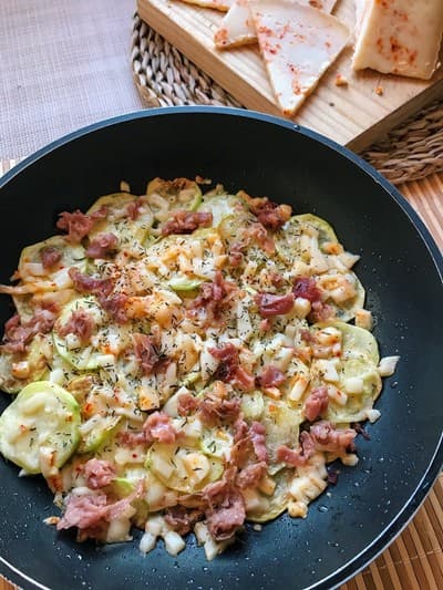 Sartenada de calabacín y queso Sartenada de calabacín y queso