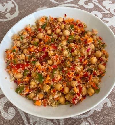 Ensalada de quinoa y garbanzos con verduras Ensalada de quinoa y garbanzos con verduras