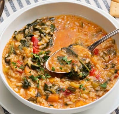 Broth rice with vegetables and texturized soybeans